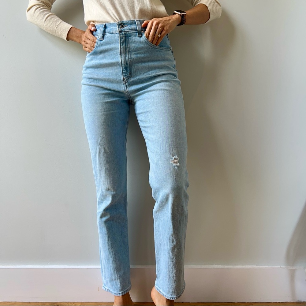 Levi’s 70s High rise Slim Straight Women’s Jeans, Light wash, size 28